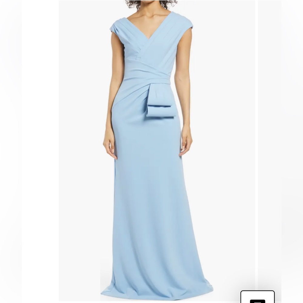 Tadashi Shoji Light Blue V‑Neck Pleated Maxi Gown
